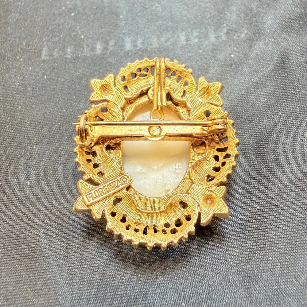 Vintage Florenza Cameo Brooch Pendant Gold Tone Faux Pearl Filigree Signed
